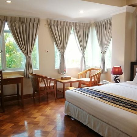 Grand Laurel Hotel Янгон Экстерьер фото