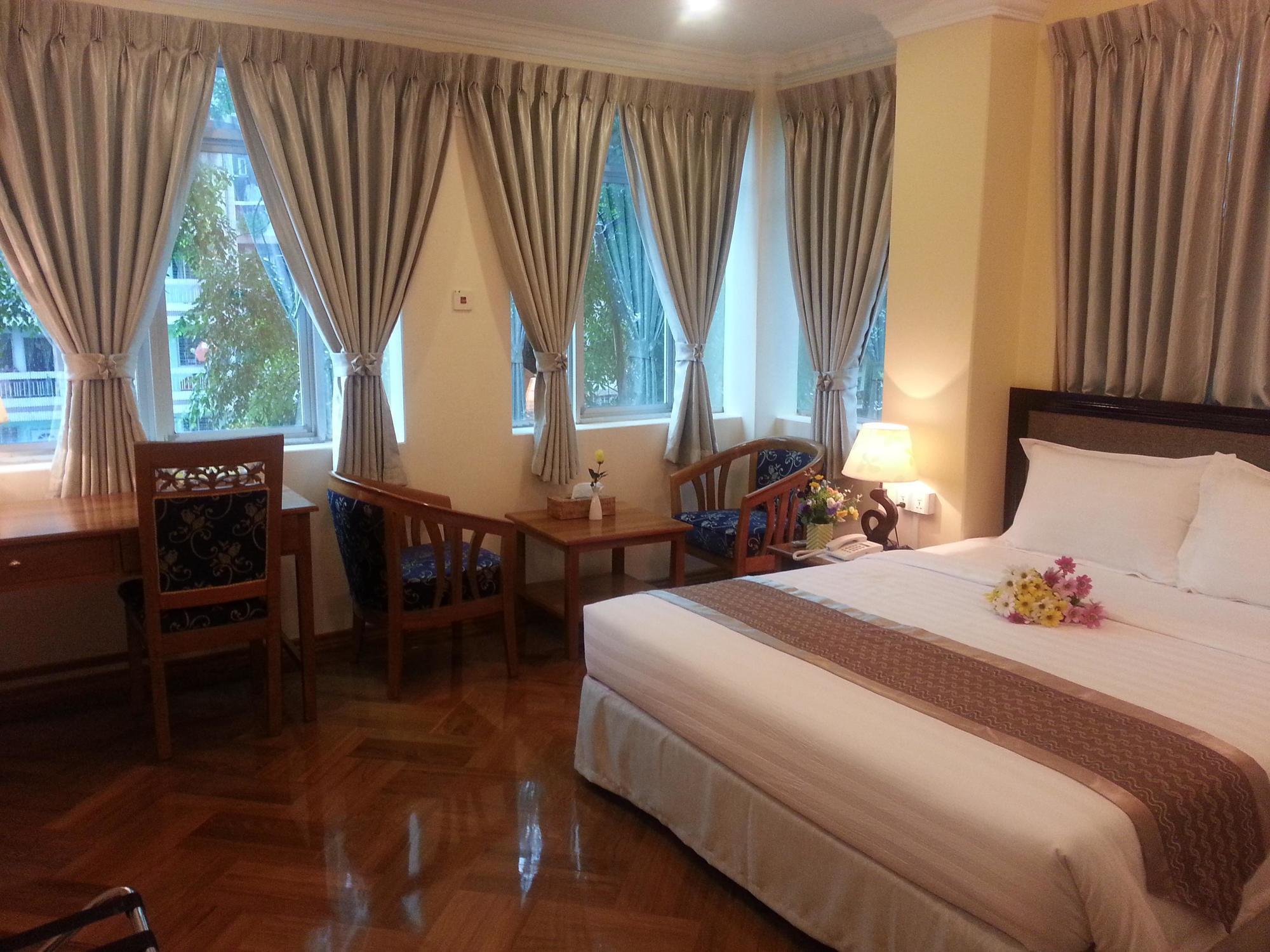 Grand Laurel Hotel Янгон Экстерьер фото