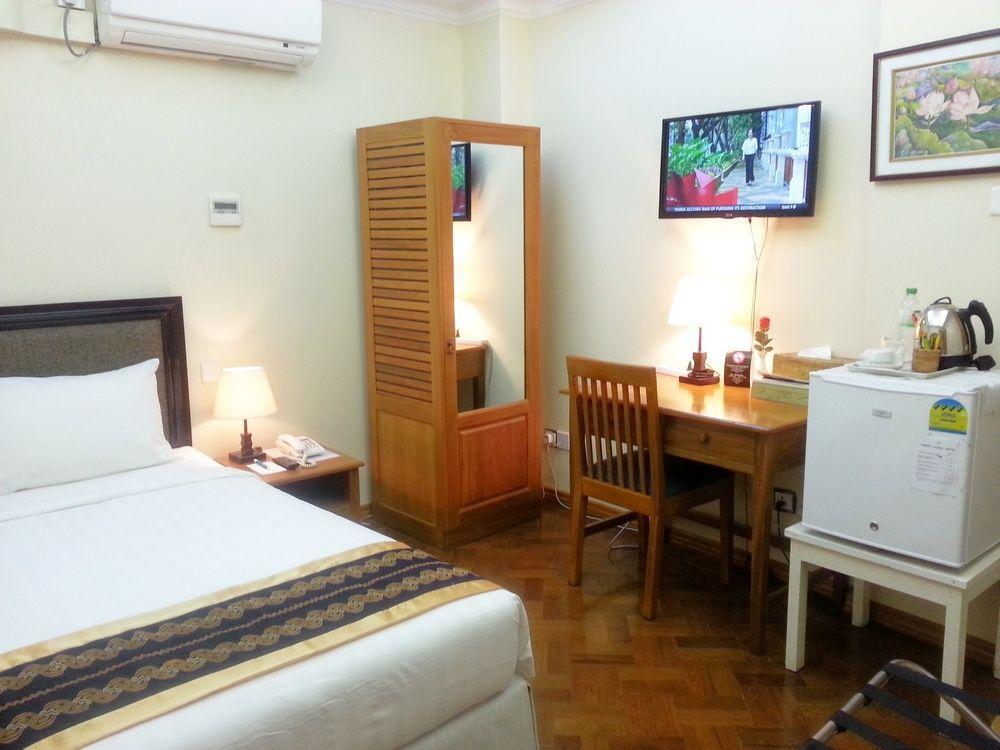Grand Laurel Hotel Янгон Экстерьер фото