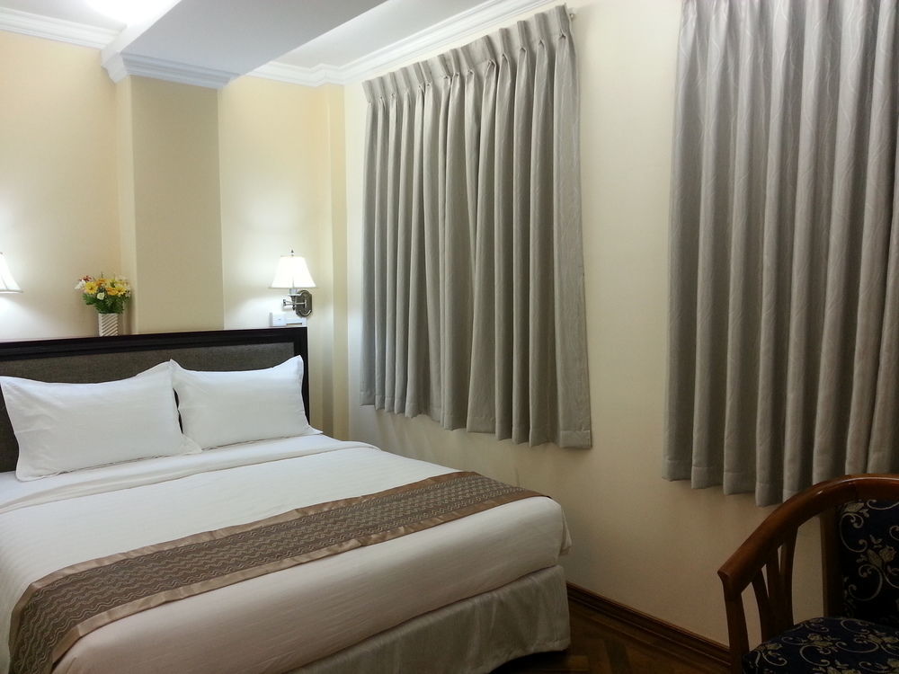 Grand Laurel Hotel Янгон Экстерьер фото