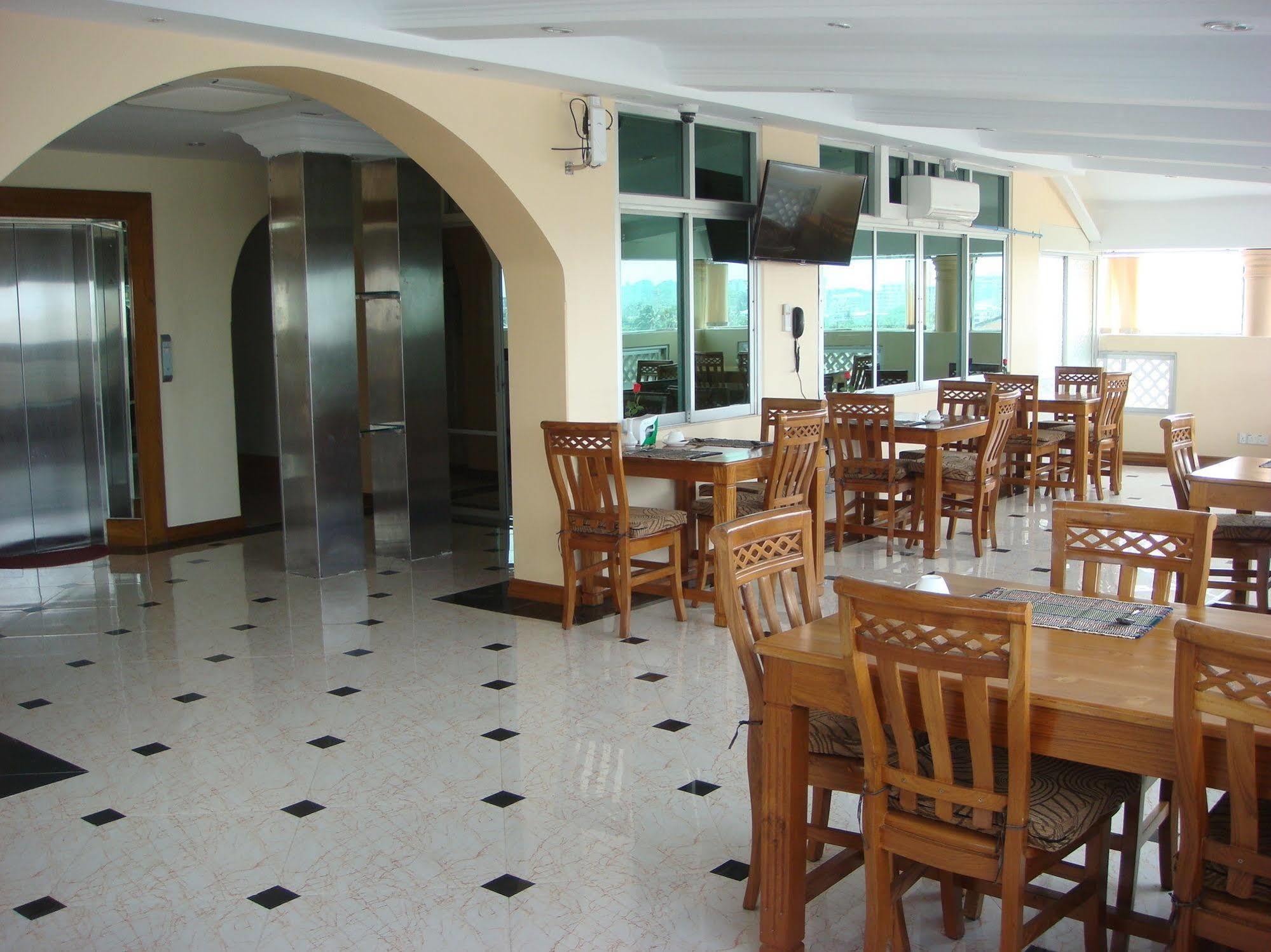 Grand Laurel Hotel Янгон Экстерьер фото