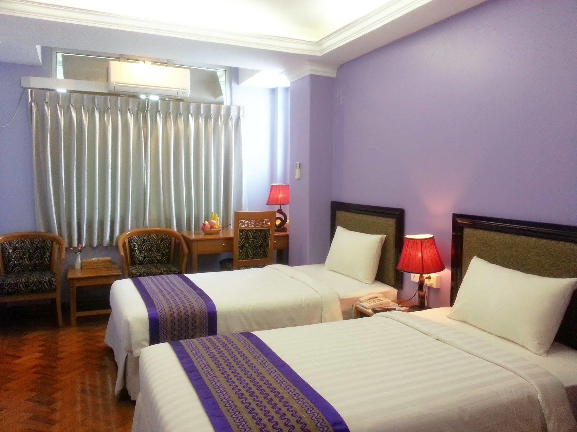 Grand Laurel Hotel Янгон Экстерьер фото