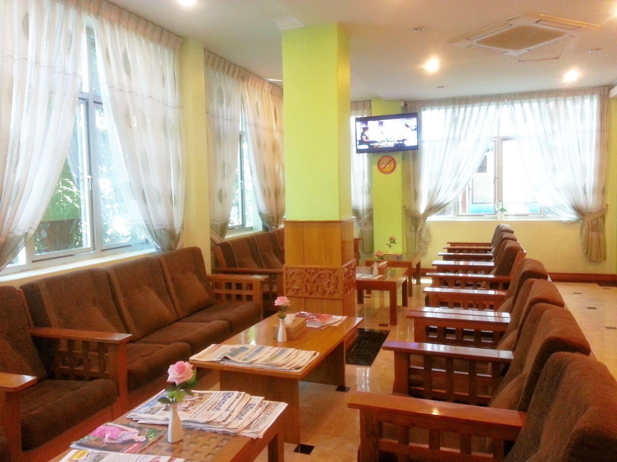 Grand Laurel Hotel Янгон Экстерьер фото