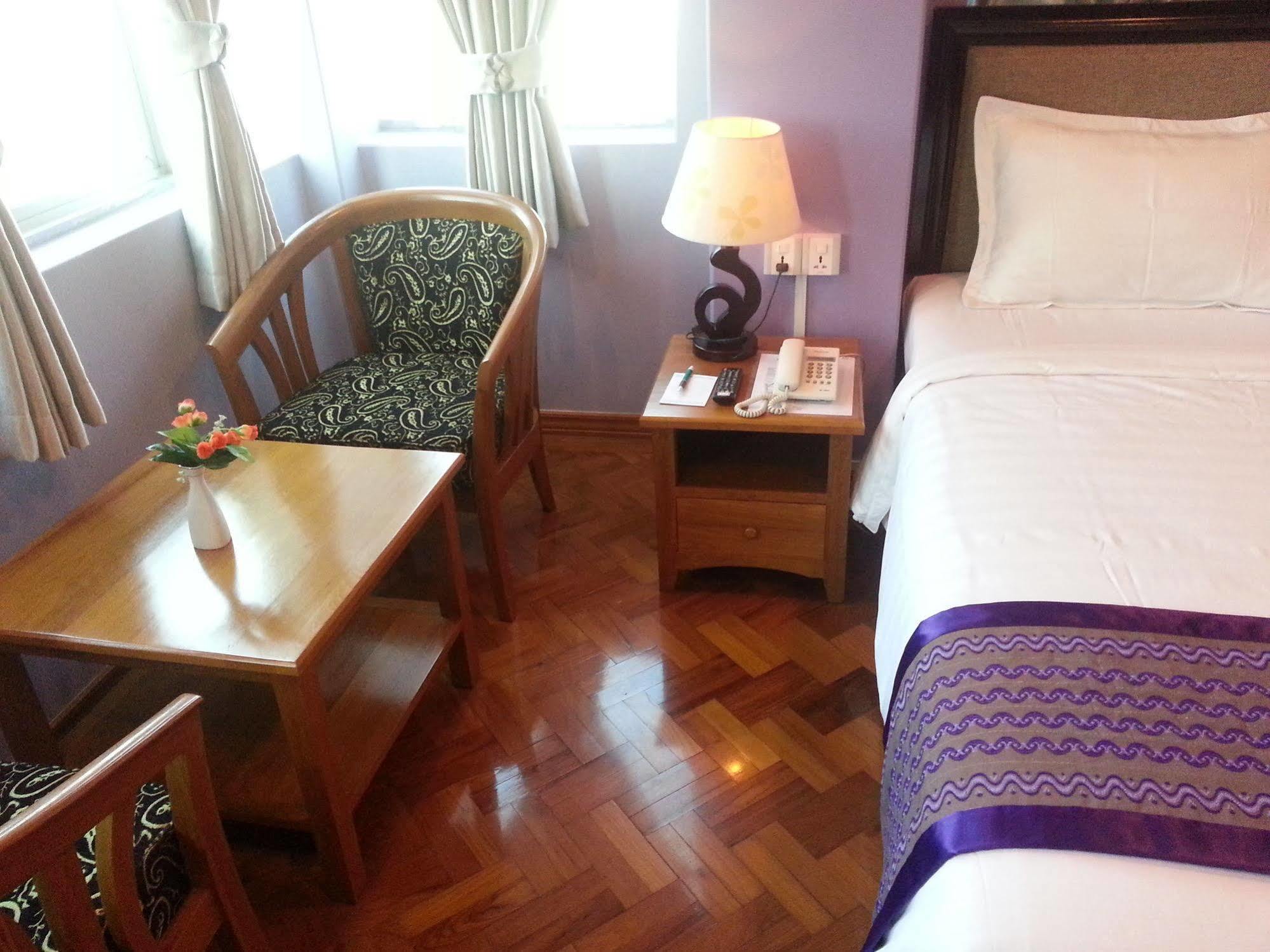 Grand Laurel Hotel Янгон Экстерьер фото